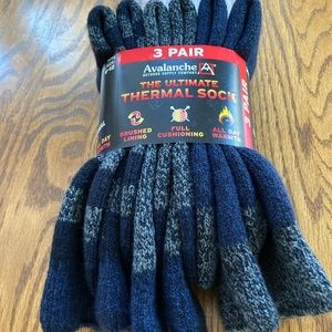 NWT avalanche thermal socks for men. Fits shoe size 6-12